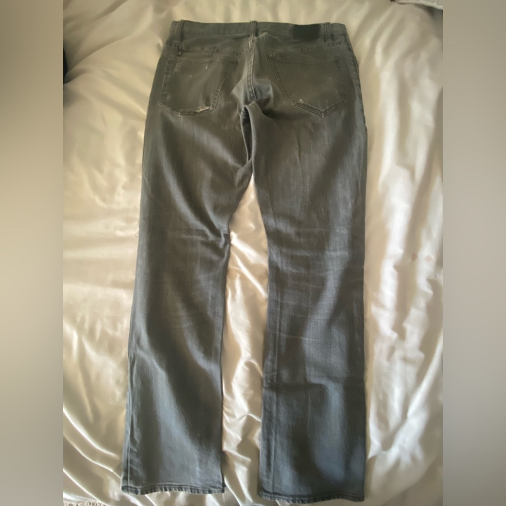 HOWE Distressed Jeans - Picture 2 of 4